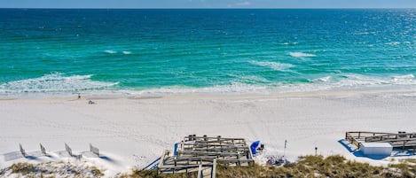 Welcome to the beautiful emerald waters beaches of Destin! 