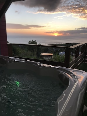 Outdoor spa tub