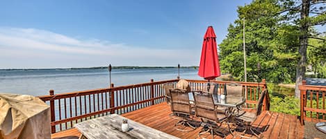 "Hardwood","Railing","Flooring","Building","Boardwalk"