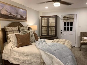 Bedroom, Room, Indoors, Bed, Furniture