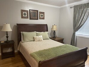 2nd Bedroom ( Queen Size)