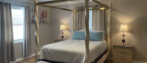 Master Bedroom ( Queen Size )