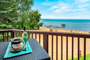 Private balcony dining with breathtaking bay views! 🍹🌊