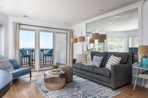 Queen sofa bed,  a twin sofa chair, smart TV with Hulu live channels, Disney, Netflix etc. board games and books while enjoying the amazing sunset over the bay.