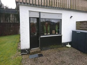 Stugans exteriör [sommar]