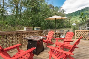 Enjoy grilling dinner and spending time with the pups in an enclosed fenced lot.