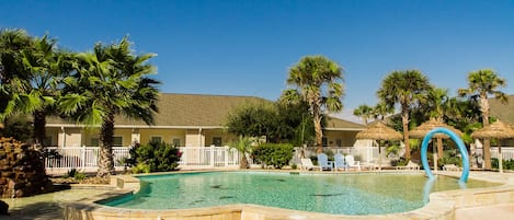 Tropical lagoon-style pool