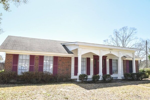 Welcome to Classic Colonial Home near Main Street!