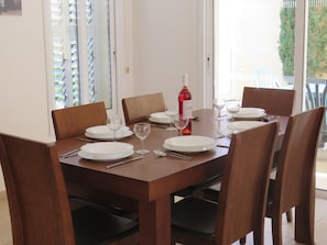 Dining area with seating for 6