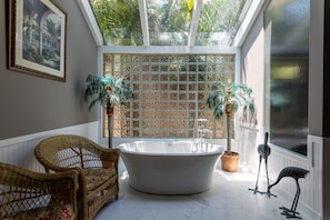 Master tub