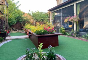 Butterfly garden with putting green 