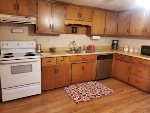Kitchen - Large full kitchen with all amenities