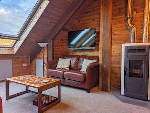 TV and wood pellet burner for cozy evenings in.