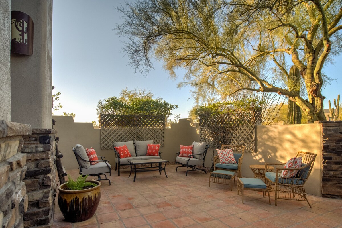 The Funky Saguaro, 5 BR, pool/hottub, dog friendly