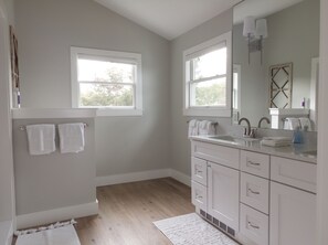 Master bath with quartz countertops