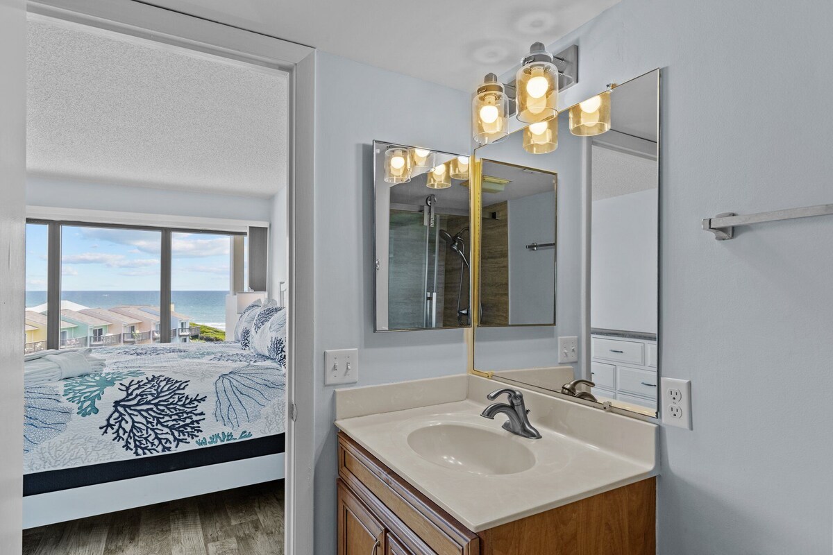 The Beach Hive: Ocean view condo in the heart of Emerald Isle