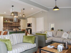 Open plan living space | Lakeview Lodge, Landford, near Salisbury