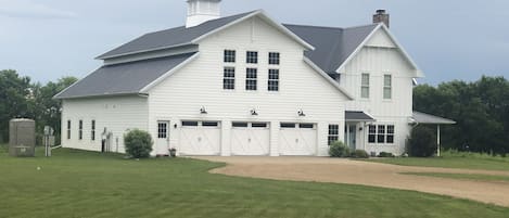 Pulling up to the Glory Barn after driving down 1/4 mile wooded driveway.