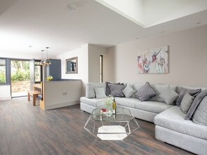 Living area | The Oyster - Mussel Inn Cottages, Down Thomas near Plymouth