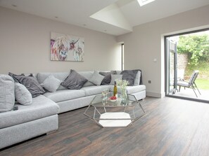 Living area | The Oyster - Mussel Inn Cottages, Down Thomas near Plymouth