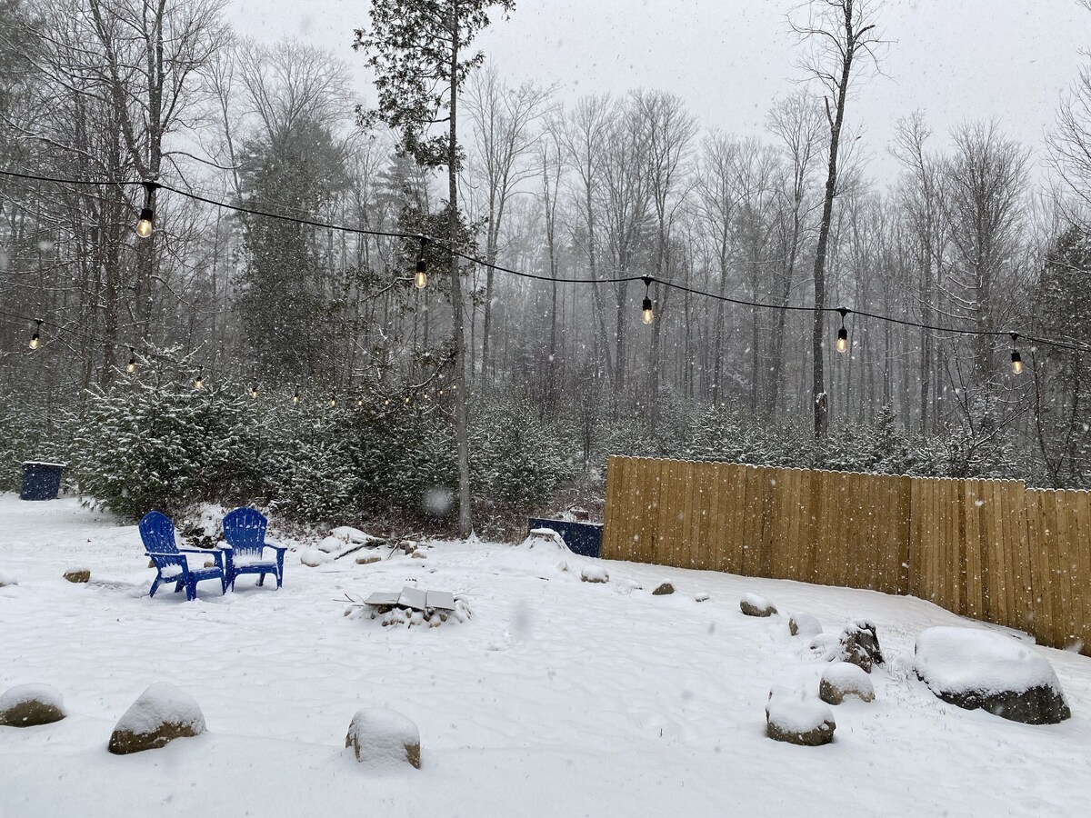 The perfect ADK log cabin getaway on 4 acres and 5 min. to town!