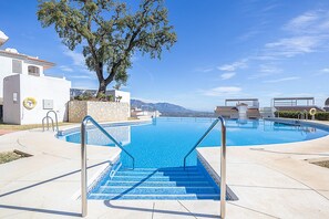 Infinity pool with amazing views to relax