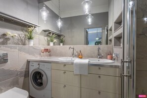 Bath/Shower