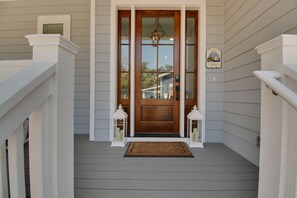 Front door with porch with rocking chairs
