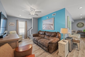 Make yourself at home in this cozy condo only 1.5 blocks from the beach.