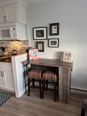 Work station/dining table