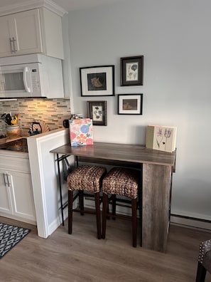 Work station/dining table