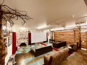 Theatre, game room, karaoke room and library with hundreds of books all in one!