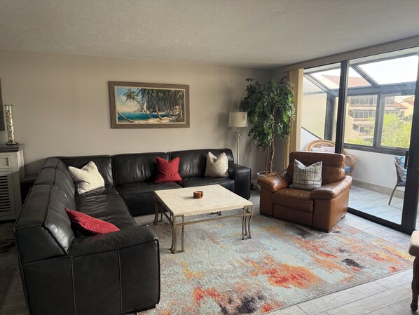 Spacious living room