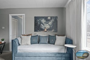Daybed in living room with twin trundle
