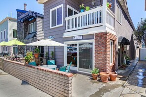 This listing pertains to the downstairs unit of this property, with its own private patio for daytime sunning or evening cookouts.
                