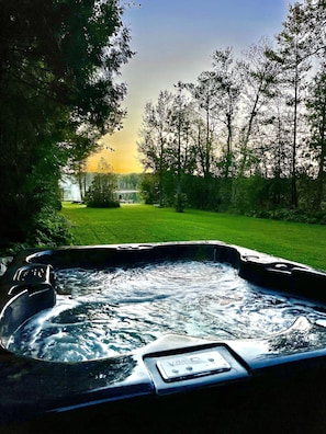 4 Person Hot Tub (Now with Gazebo)