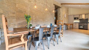 Kitchen, dining area, Middle Barn, Bolthole Retreats