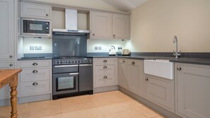 Kitchen, Middle Barn, Bolthole Retreats