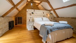 Master bedroom wet room, Middle Barn, Bolthole Retreats