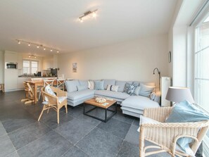 Couch, Möbel, Eigentum, Tabelle, Fenster, Holz, Beleuchtung, Interior Design, Stuhl, Wohnzimmer