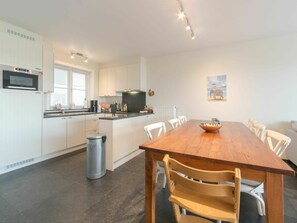 Möbel, Eigentum, Tabelle, Cabinetry, Gebäude, Holz, Countertop, Interior Design, Küche, Stuhl