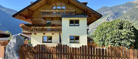 Ferienhaus Tirol im Sommer