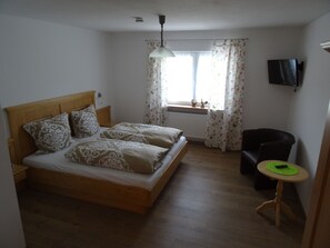 Ferienwohnung Monika für 4 Personen, 2 Schlafzimmer, Küchenzeile, Balkon, 80 qm-Schlafzimmer 2