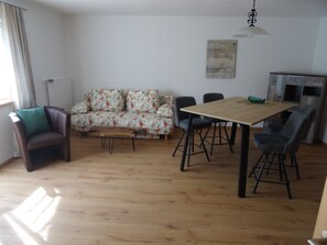 Ferienwohnung Cornelia für 4 Personen, 2 Schlafzimmer, Küchenzeile, Bad, 86 qm-Wohnberich