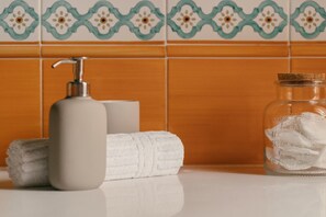 Bathroom amenities