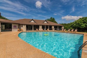 Seasonal Salt water pool!