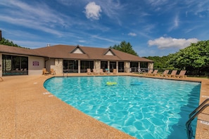Seasonal Salt water pool!