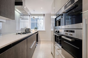 5.
Kitchen