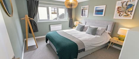 Master Bedroom with Kingsize bed