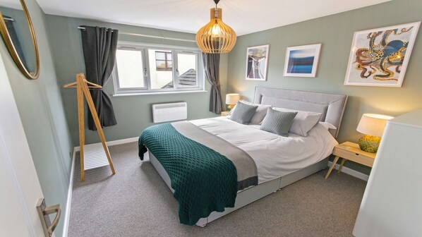 Master Bedroom with Kingsize bed